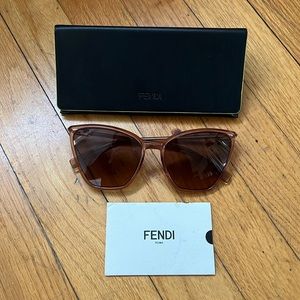 FENDI OVERSIZED SUNGLASSES